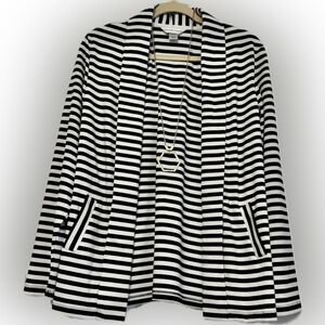 Timeless! Christopher & Banks black & white blazer with pockets!